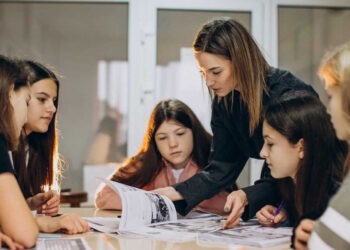 Как должен вести себя учитель в конфликтных ситуациях между учениками - PSYCHOLOGUS